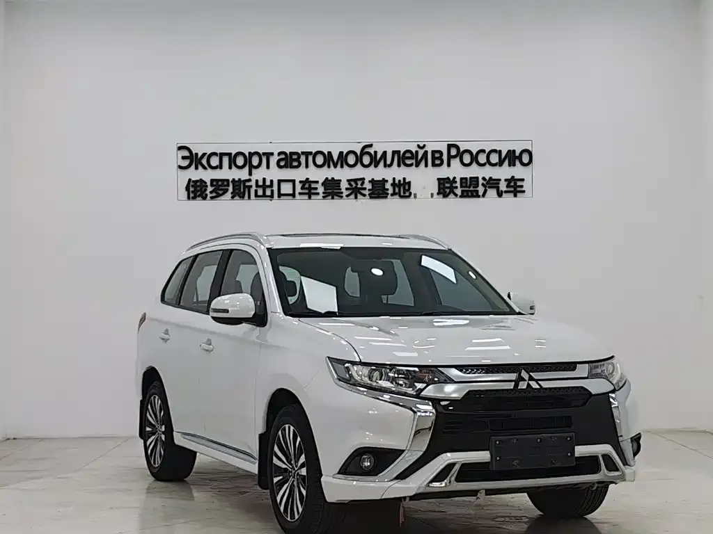 Mitsubishi Outlander 2021 из CN, фото 2