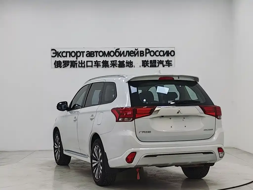 Mitsubishi Outlander 2021 из CN, фото 5