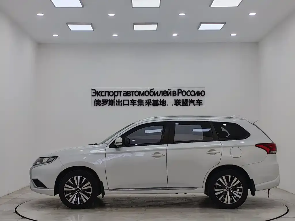 Mitsubishi Outlander 2021 из CN, фото 7
