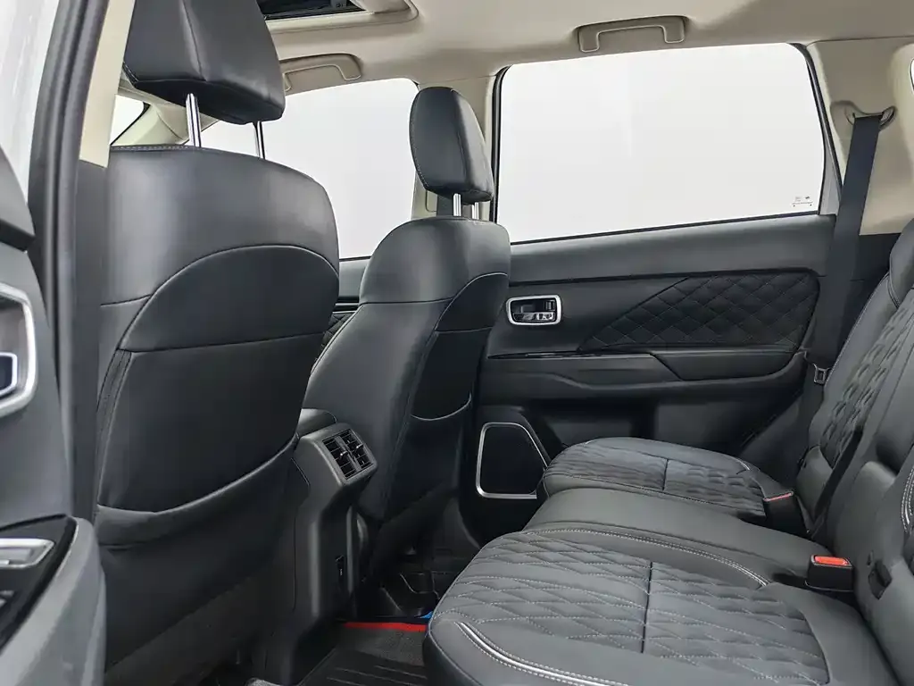 Mitsubishi Outlander 2021 из CN, фото 4