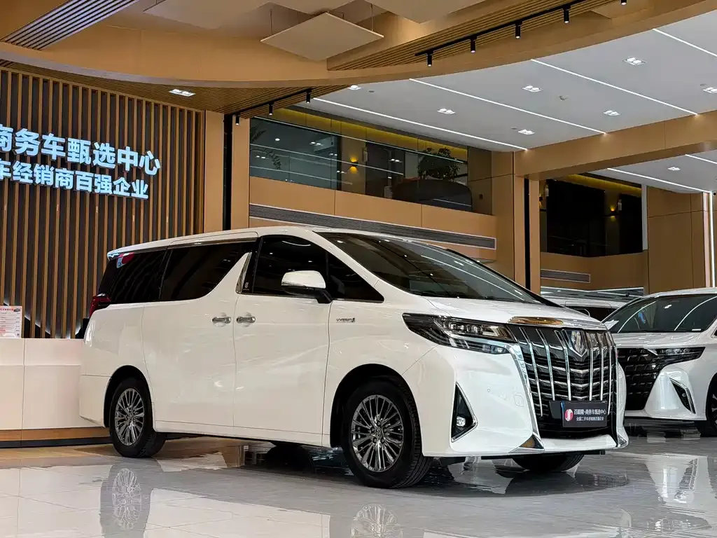 Toyota Alphard — фото 7