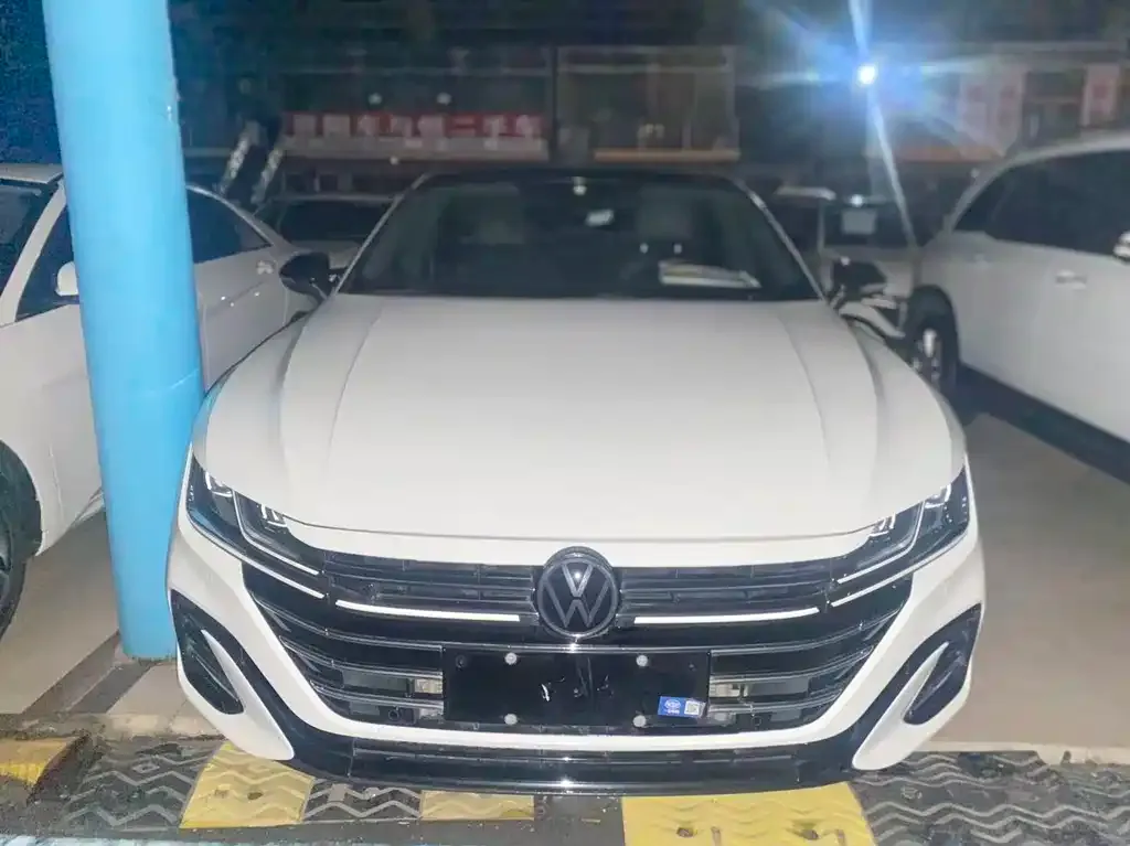 Volkswagen CC 2023 из CN, фото 2