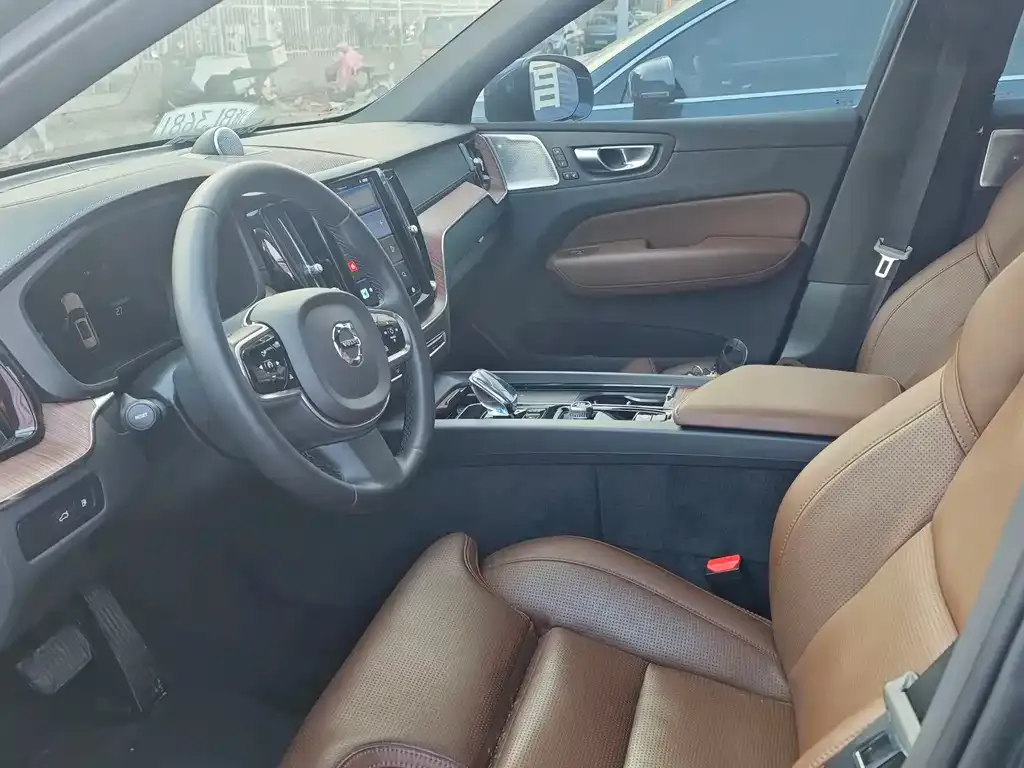 Volvo XC60 PHEV 2023 из CN, фото 5