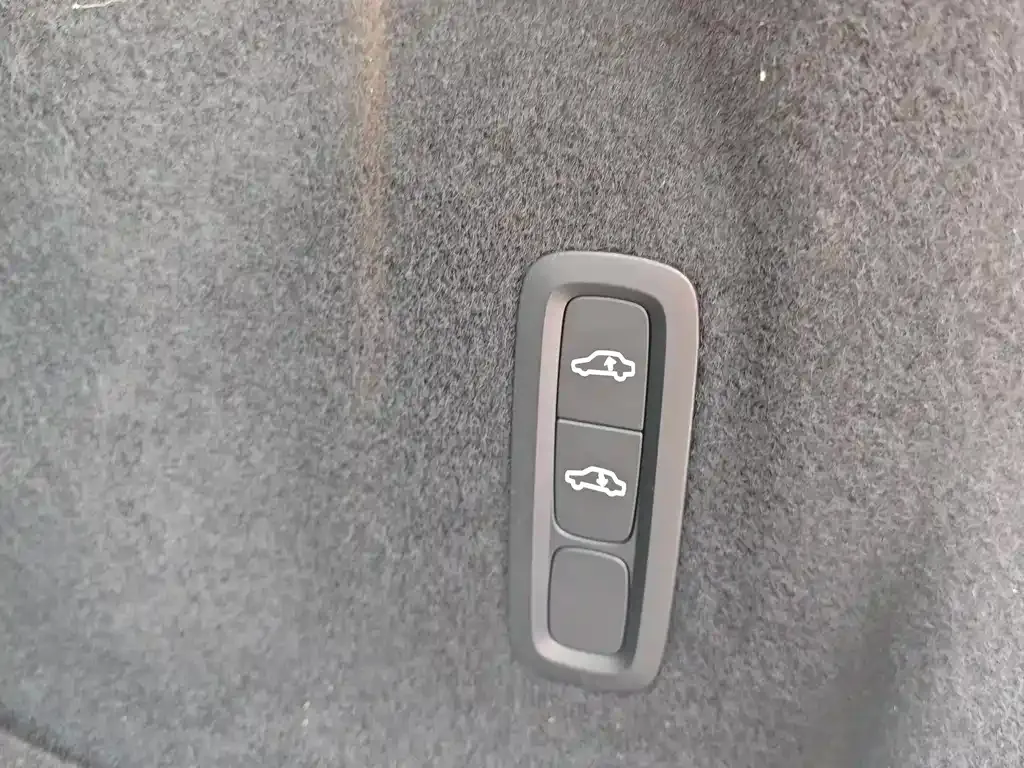 Volvo XC60 PHEV 2023 из CN, фото 8