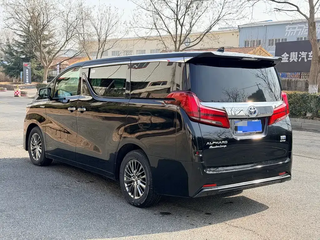 Toyota Alphard — фото 5
