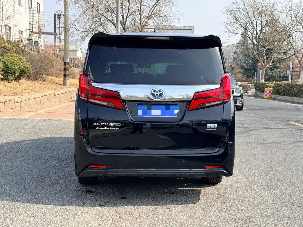Toyota Alphard — фото 3