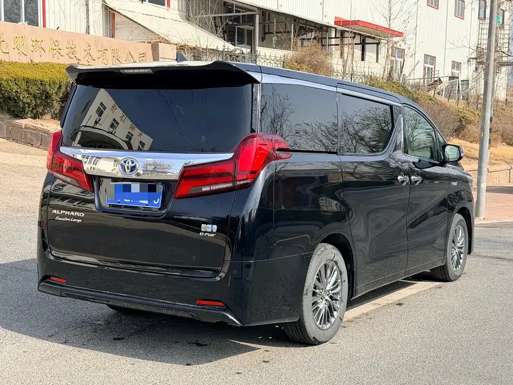 Toyota Alphard — фото 6