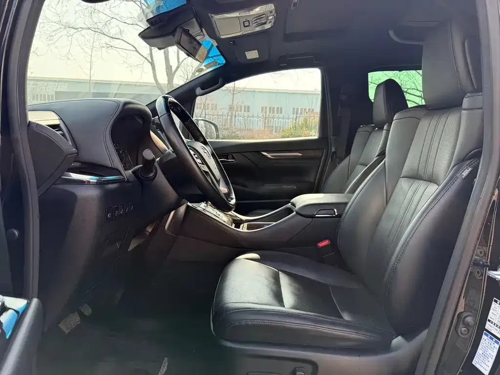 Toyota Alphard — фото 4