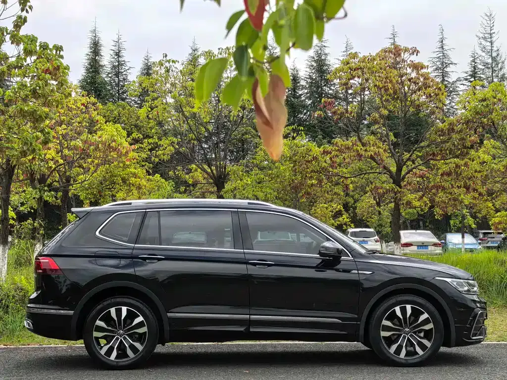 Volkswagen Tiguan L — фото 2