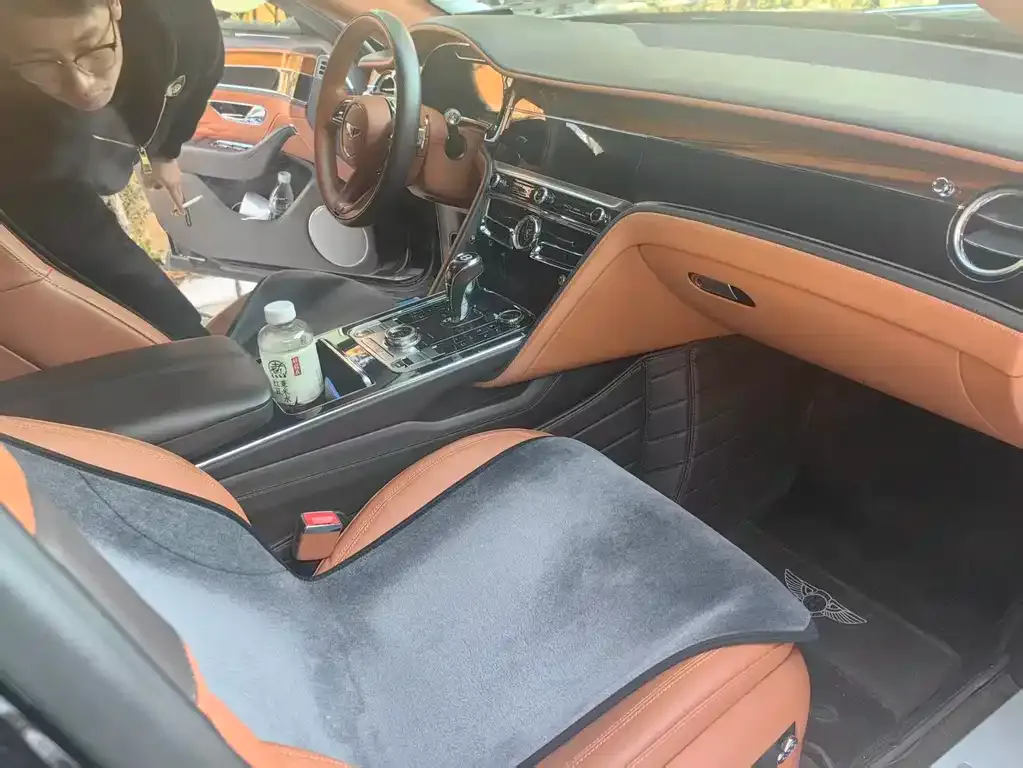 Bentley Flying Spur PHEV 2023 из CN, фото 9