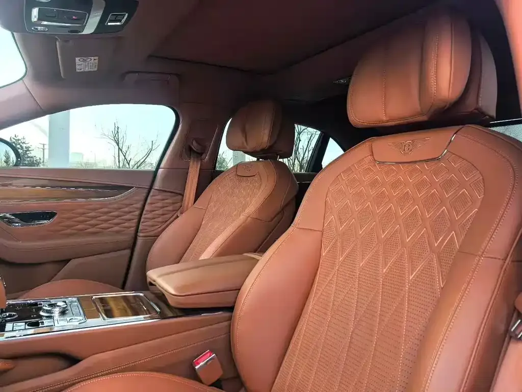 Bentley Flying Spur PHEV 2023 из CN, фото 6
