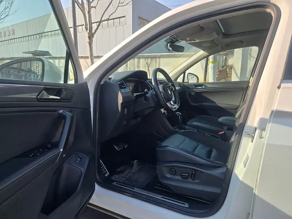 Volkswagen Tiguan L 2021 из CN, фото 2