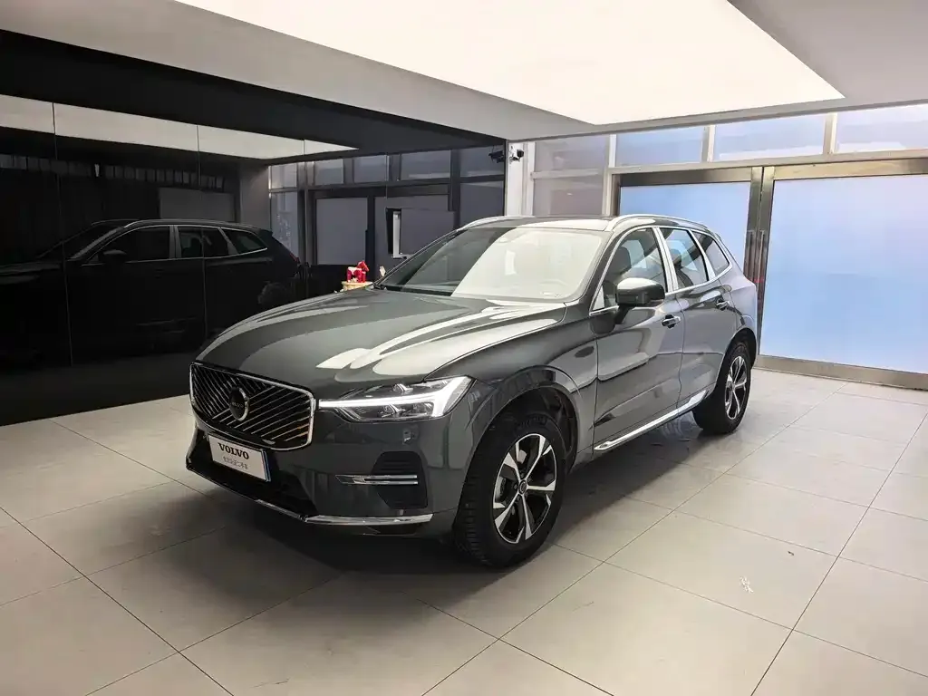 Volvo XC60 — фото 1