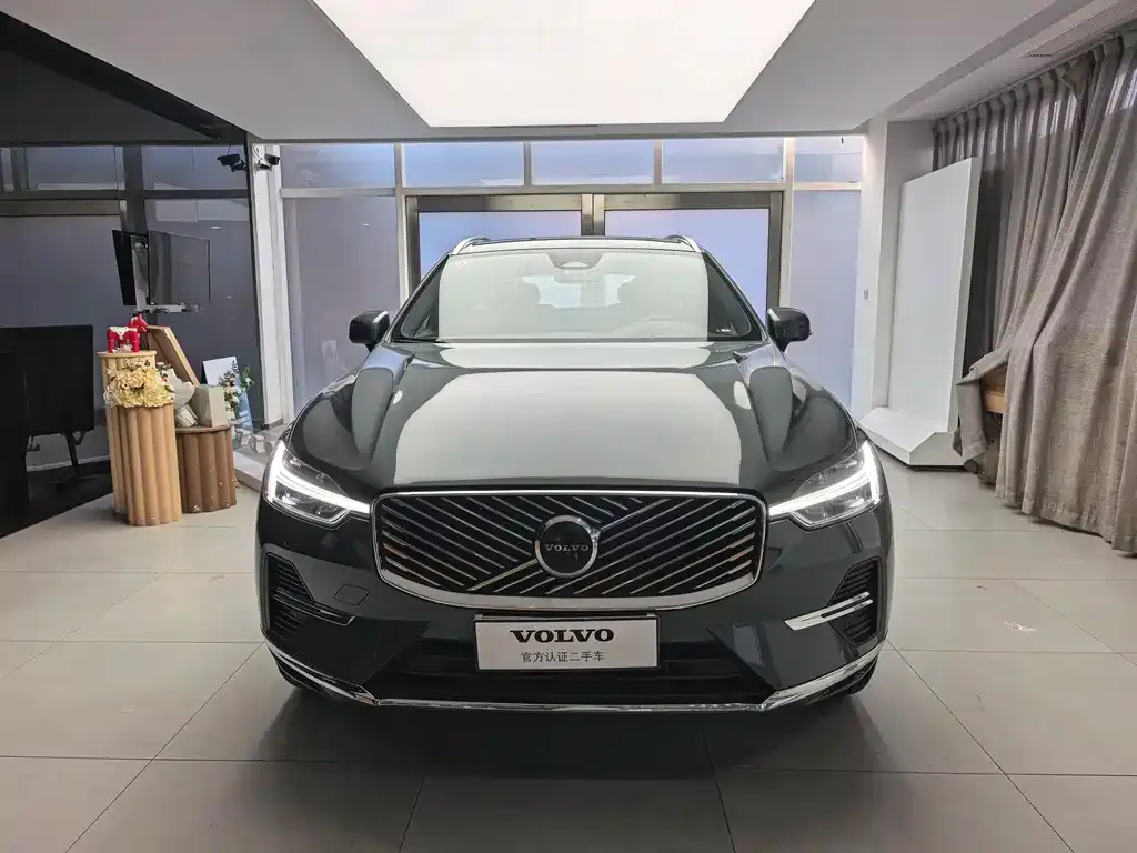 Volvo XC60 — фото 9