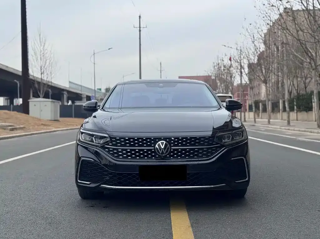 Volkswagen Passat 2024 из CN, фото 2