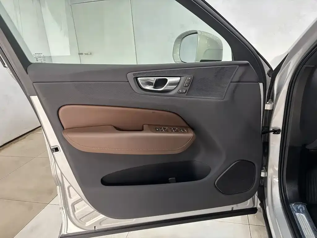 Volvo XC60 2025 из CN, фото 3