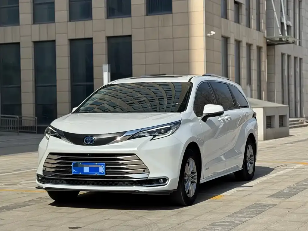 Toyota Sienna 2023 из CN, фото 1