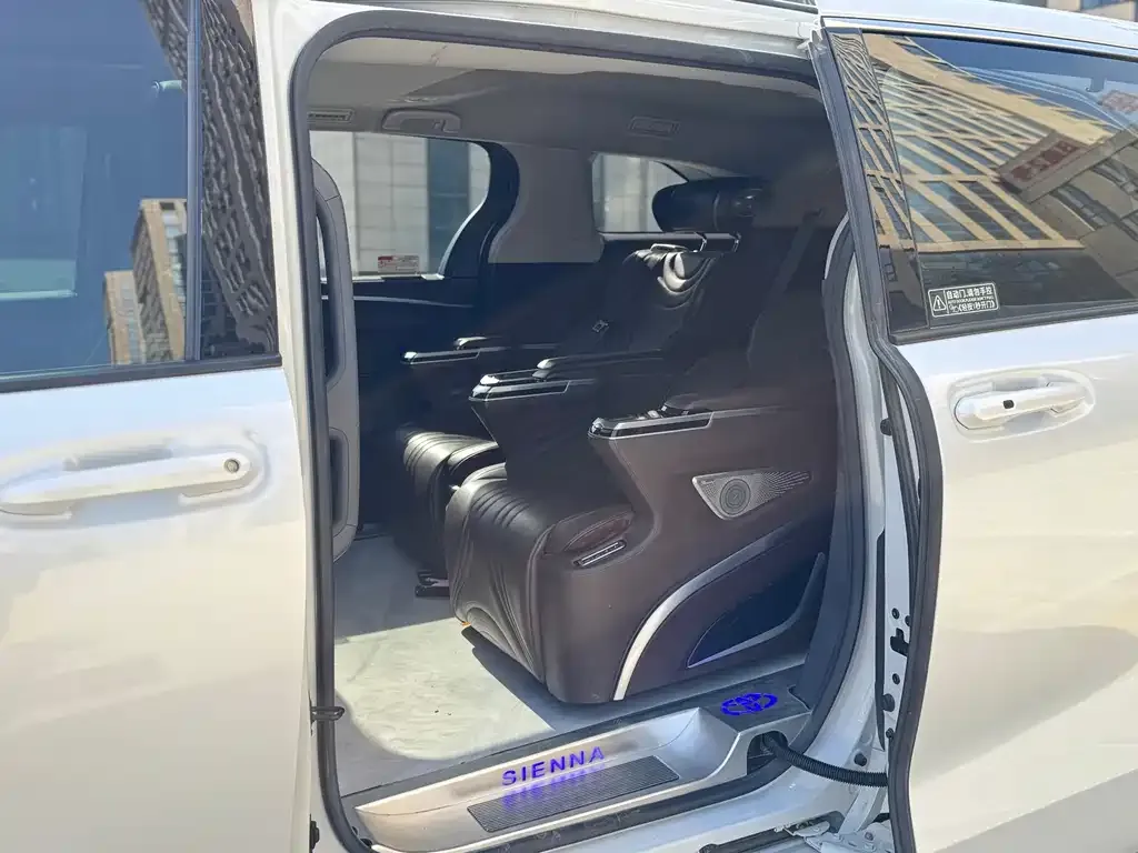 Toyota Sienna 2023 из CN, фото 10