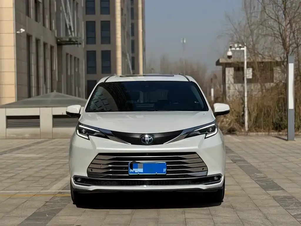 Toyota Sienna 2023 из CN, фото 3
