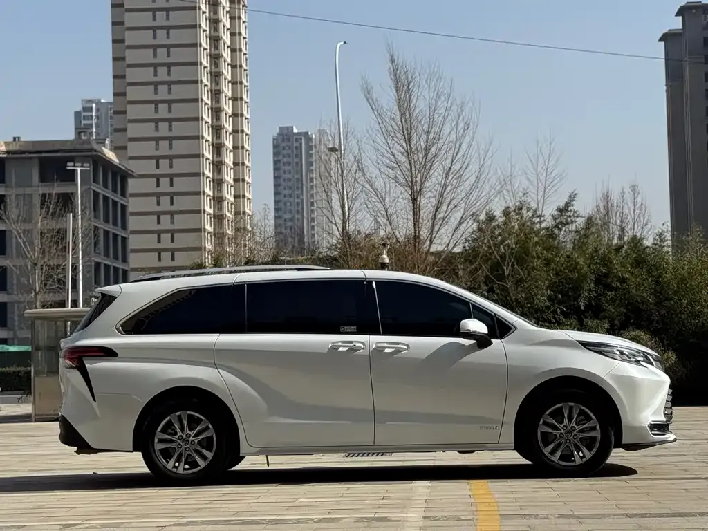 Toyota Sienna 2023 из CN, фото 7