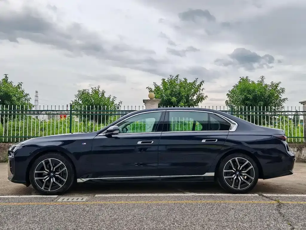 BMW 7 Series — фото 2