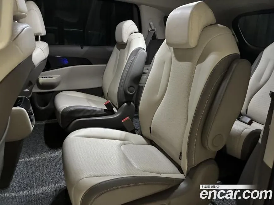 Kia Carnival — фото 4
