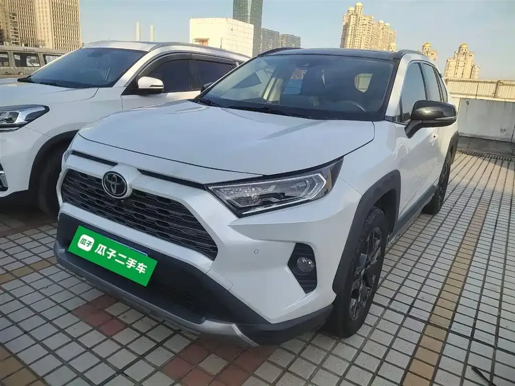Toyota RAV4 2022 из CN, фото 1