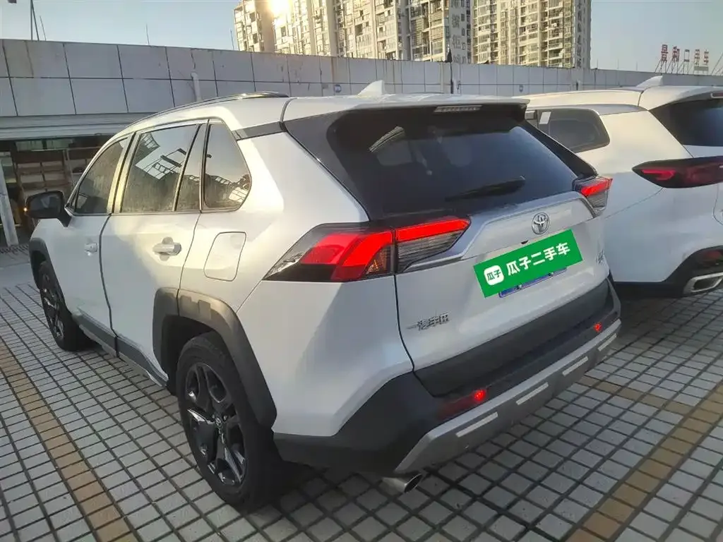 Toyota RAV4 2022 из CN, фото 4