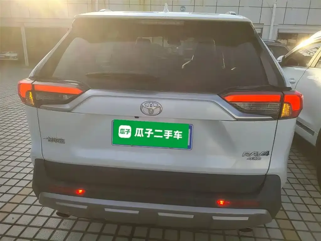 Toyota RAV4 2022 из CN, фото 2