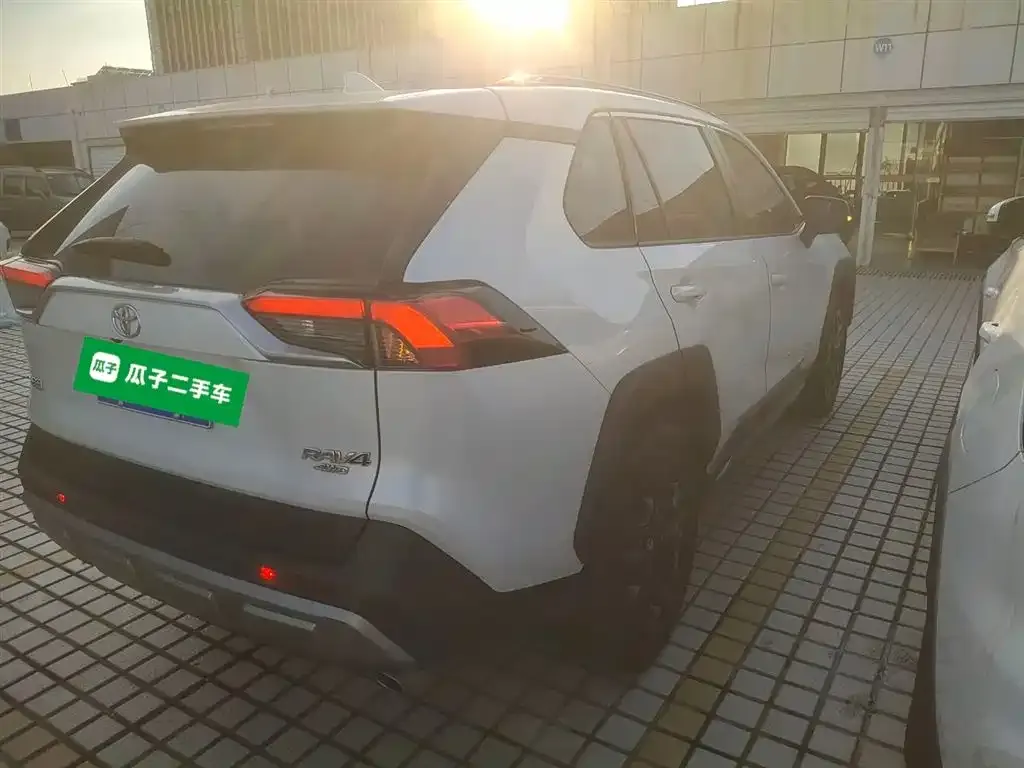 Toyota RAV4 2022 из CN, фото 3