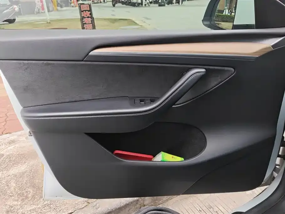 Tesla Model Y — фото 5