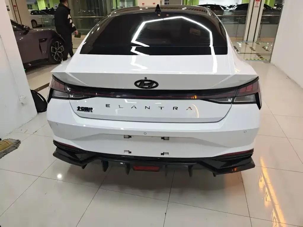 Hyundai Elantra — фото 6
