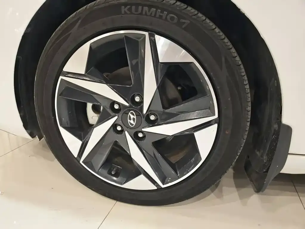Hyundai Elantra — фото 3