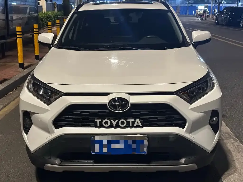 Toyota RAV4 — фото 7
