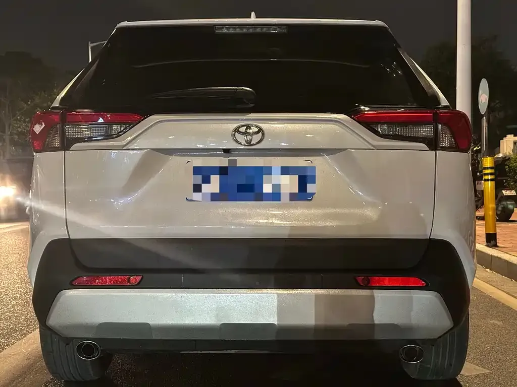 Toyota RAV4 — фото 4