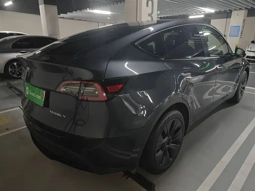 Tesla Model Y — фото 10