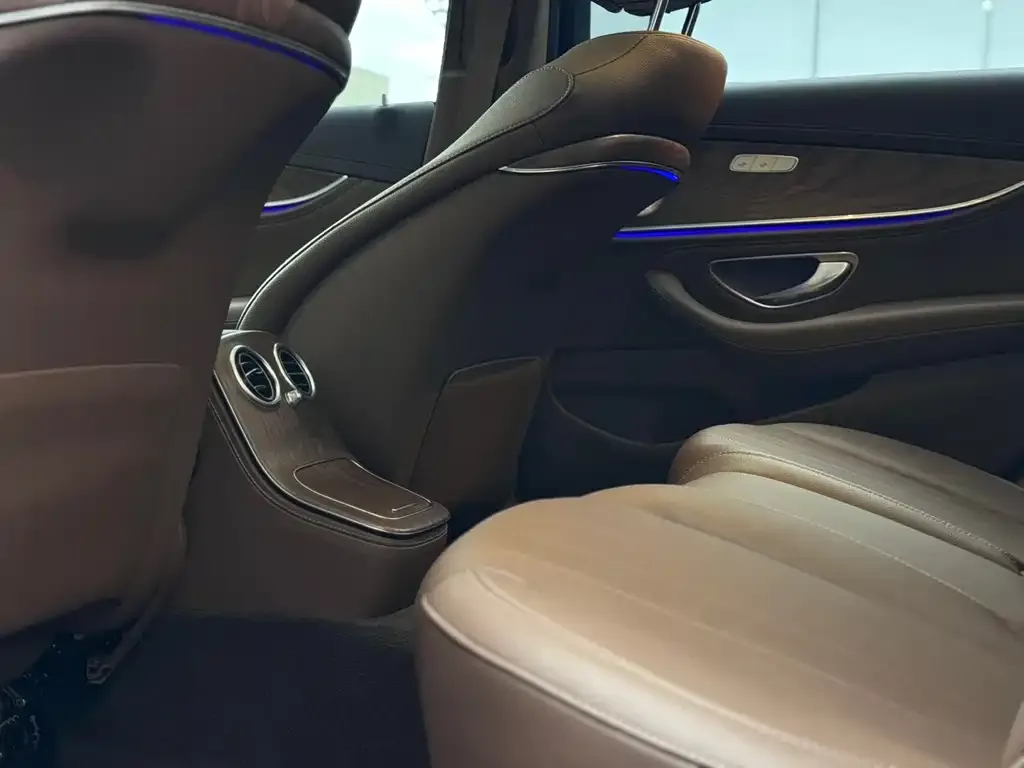 Mercedes-Benz E-Class 2023 из CN, фото 5