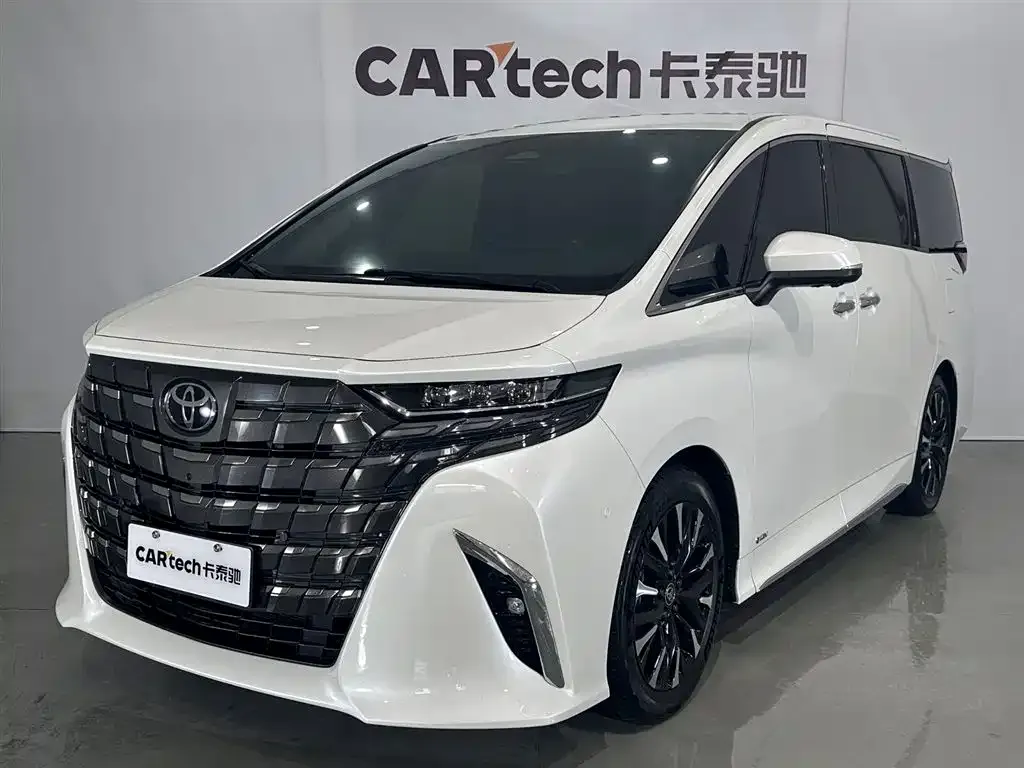 Toyota Alphard — фото 1