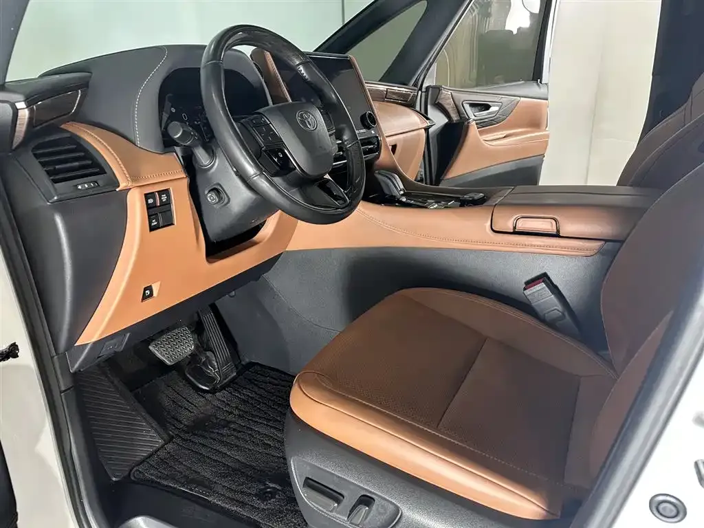 Toyota Alphard — фото 4