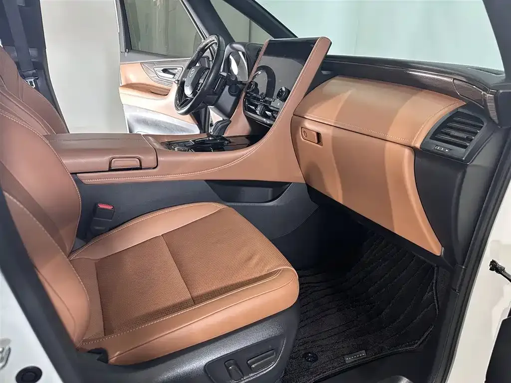 Toyota Alphard — фото 9