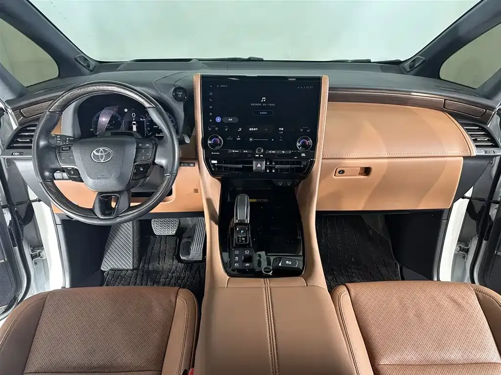 Toyota Alphard — фото 5