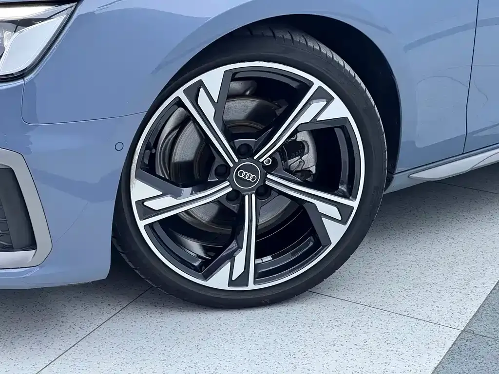 Audi A4L 2022 из CN, фото 9