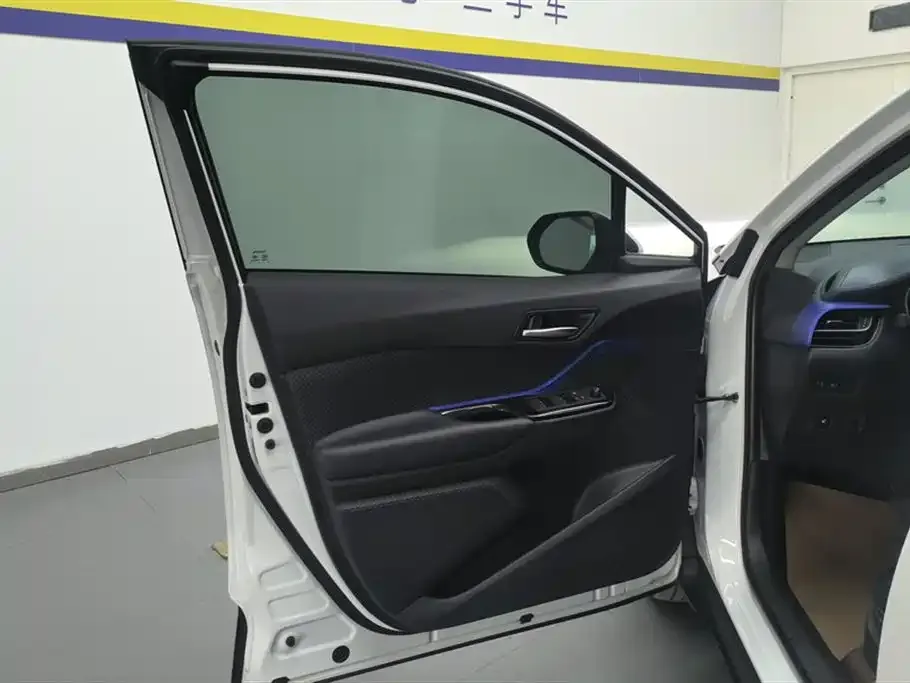 Toyota C-HR 2023 из CN, фото 5