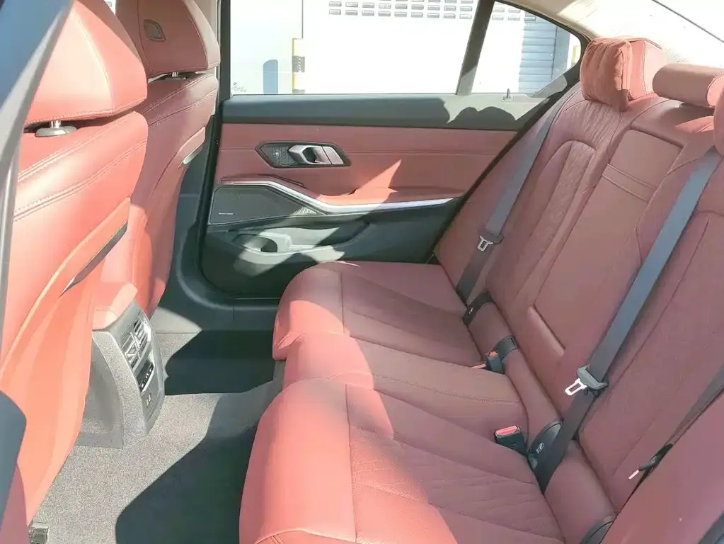BMW 3 Series 2025 из CN, фото 2