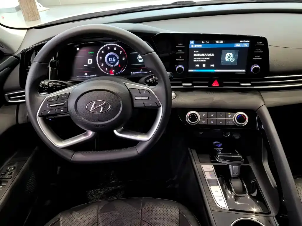 Hyundai Elantra 2023 из CN, фото 10