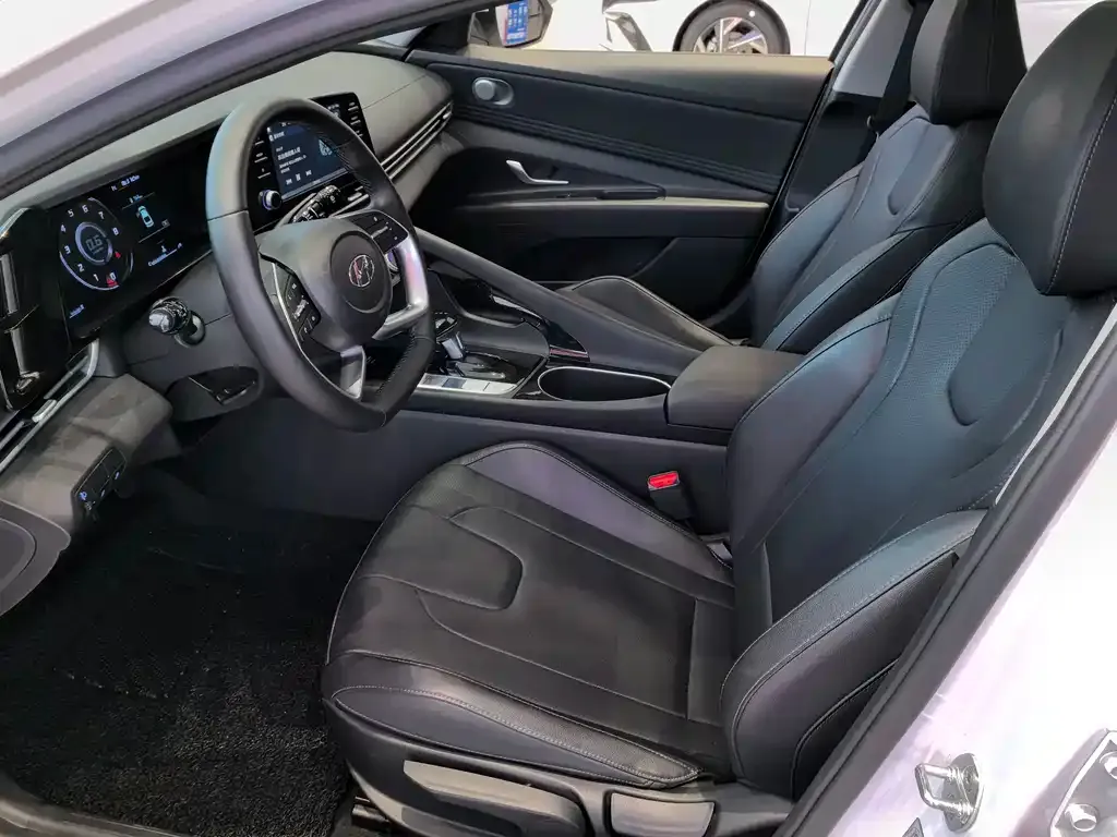 Hyundai Elantra 2023 из CN, фото 2
