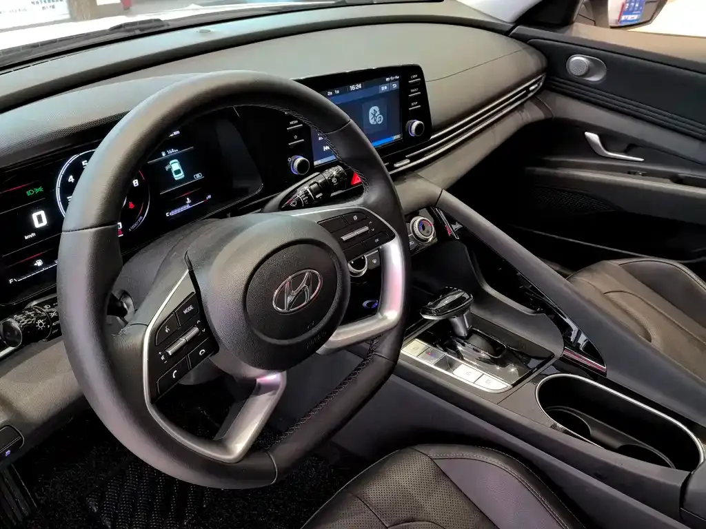 Hyundai Elantra 2023 из CN, фото 5