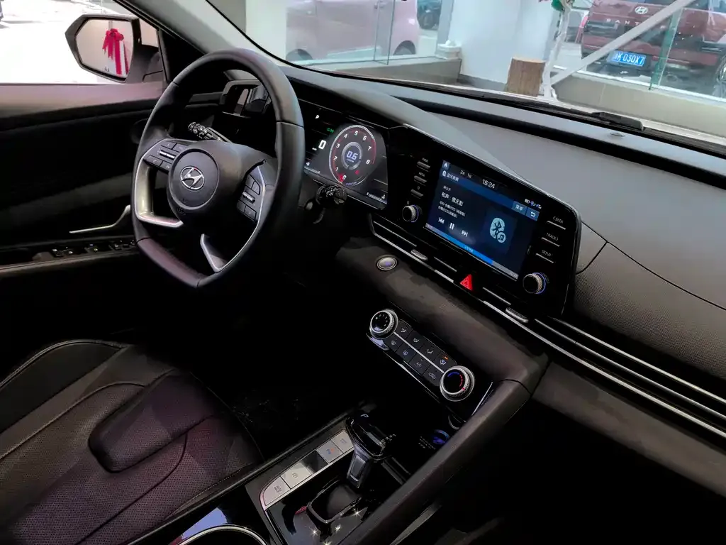 Hyundai Elantra 2023 из CN, фото 3