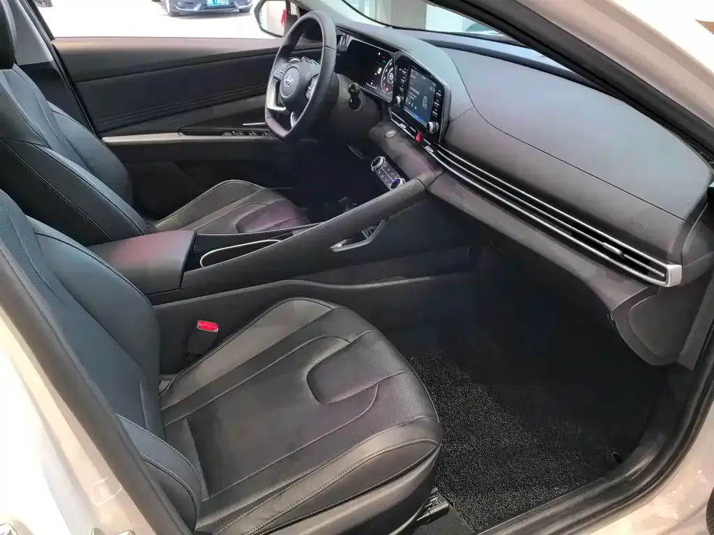 Hyundai Elantra 2023 из CN, фото 8