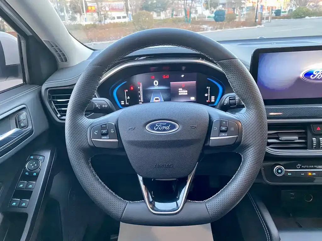Ford Focus 2022 из CN, фото 7